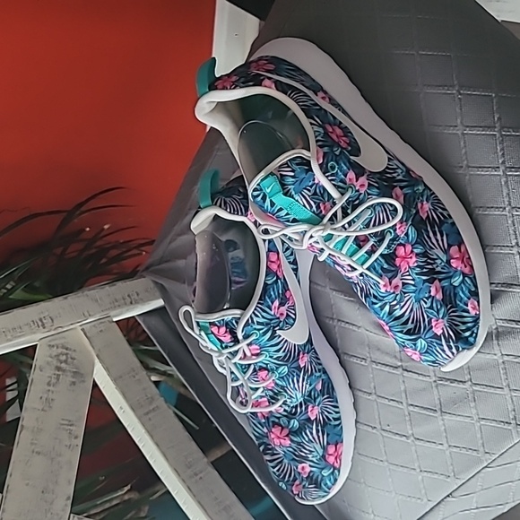 Nike Roshe Runs Size 11.5 Men's Floral Print Firm - Picture 3 of 9